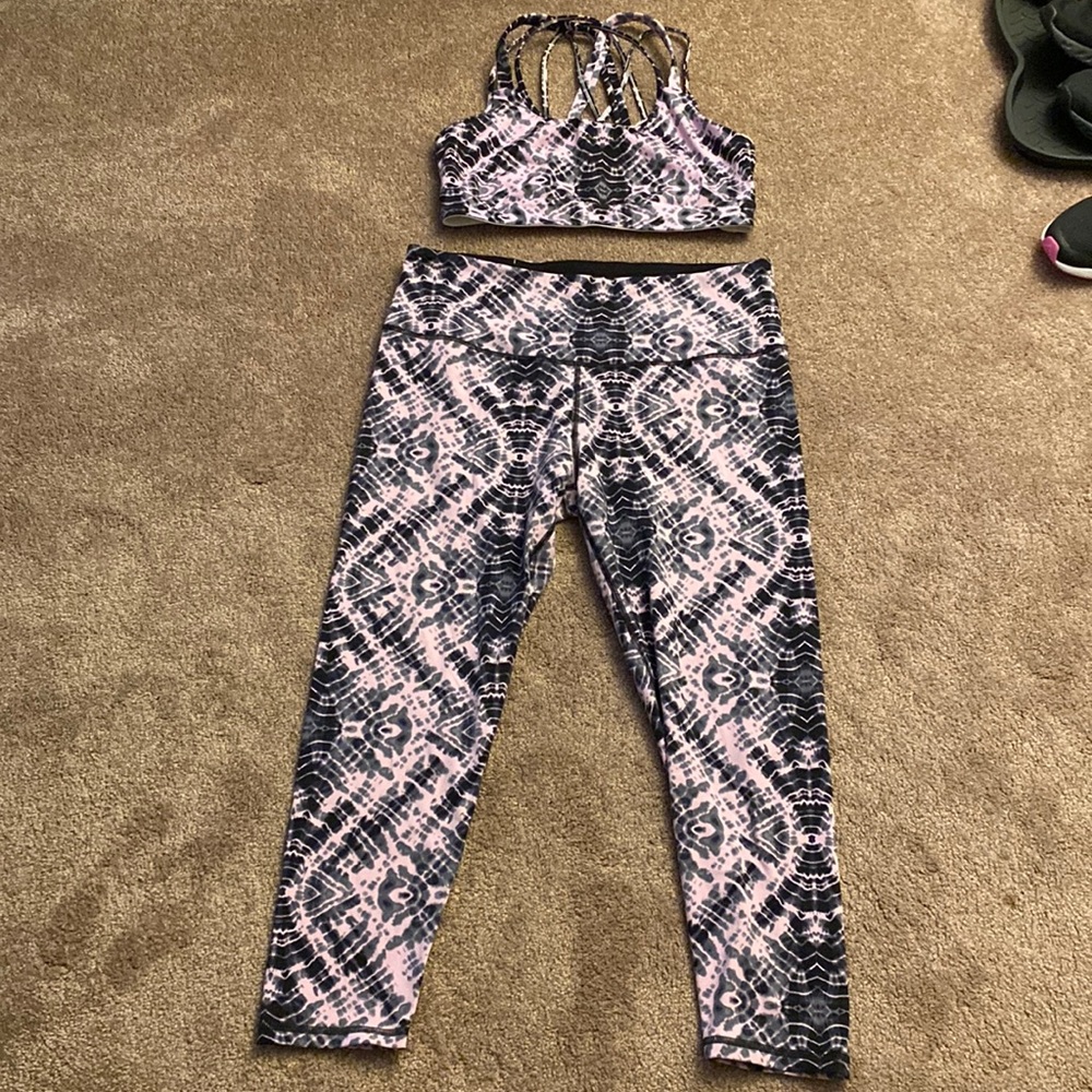 Like new! Victoria secret purple tie dye sports bra and gym leggings set size L